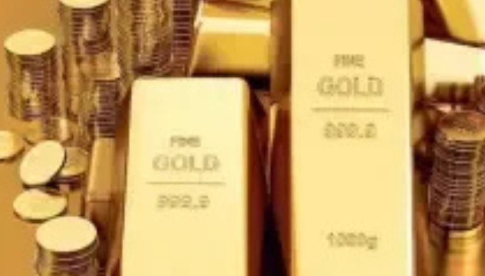 Gold Eyes Breakout as Market Uncertainty